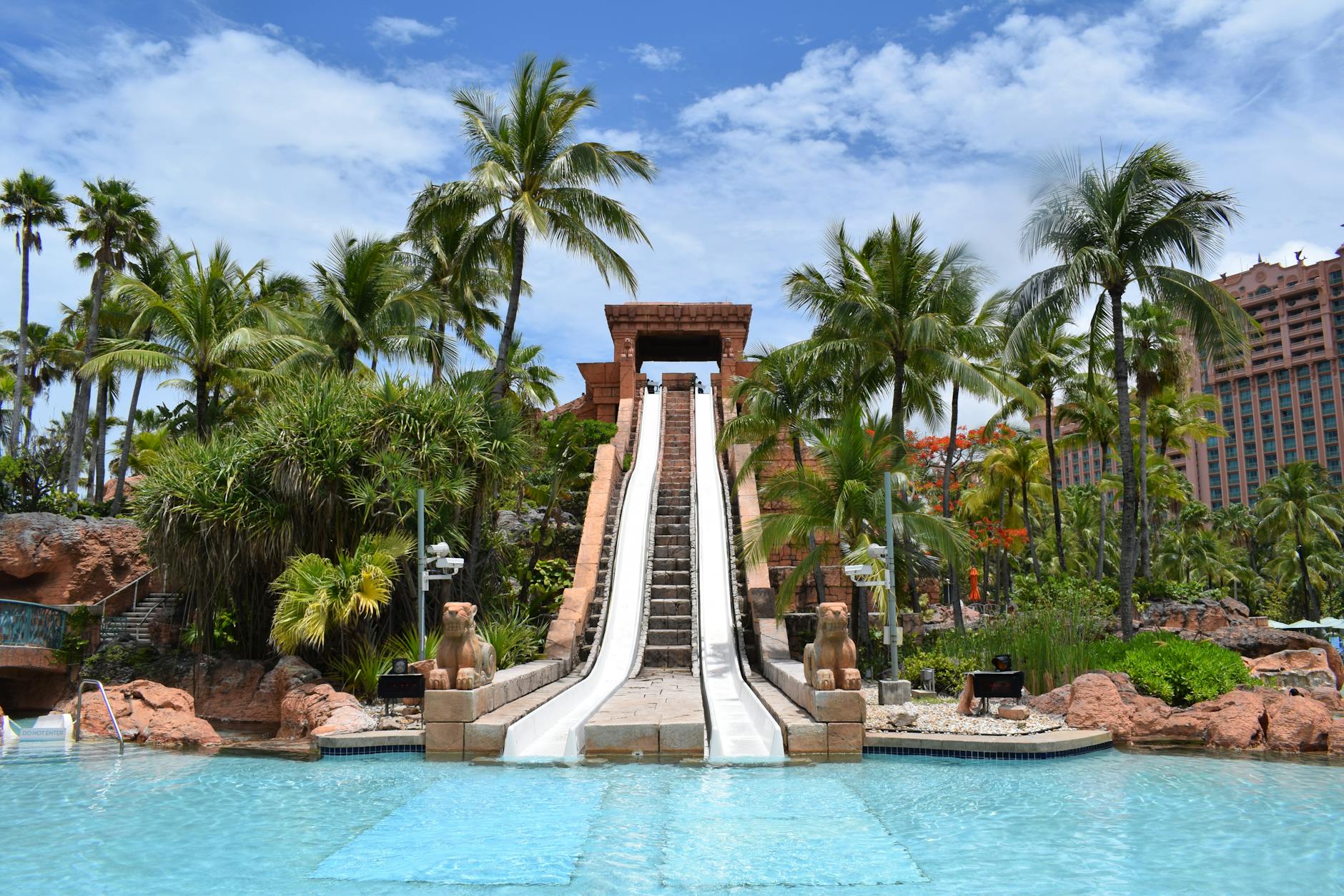 Aquaventure waterpark + Lost Chambers