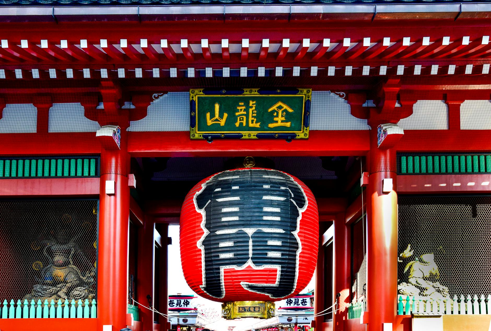 Senso-ji + Asakusa lantern lunch