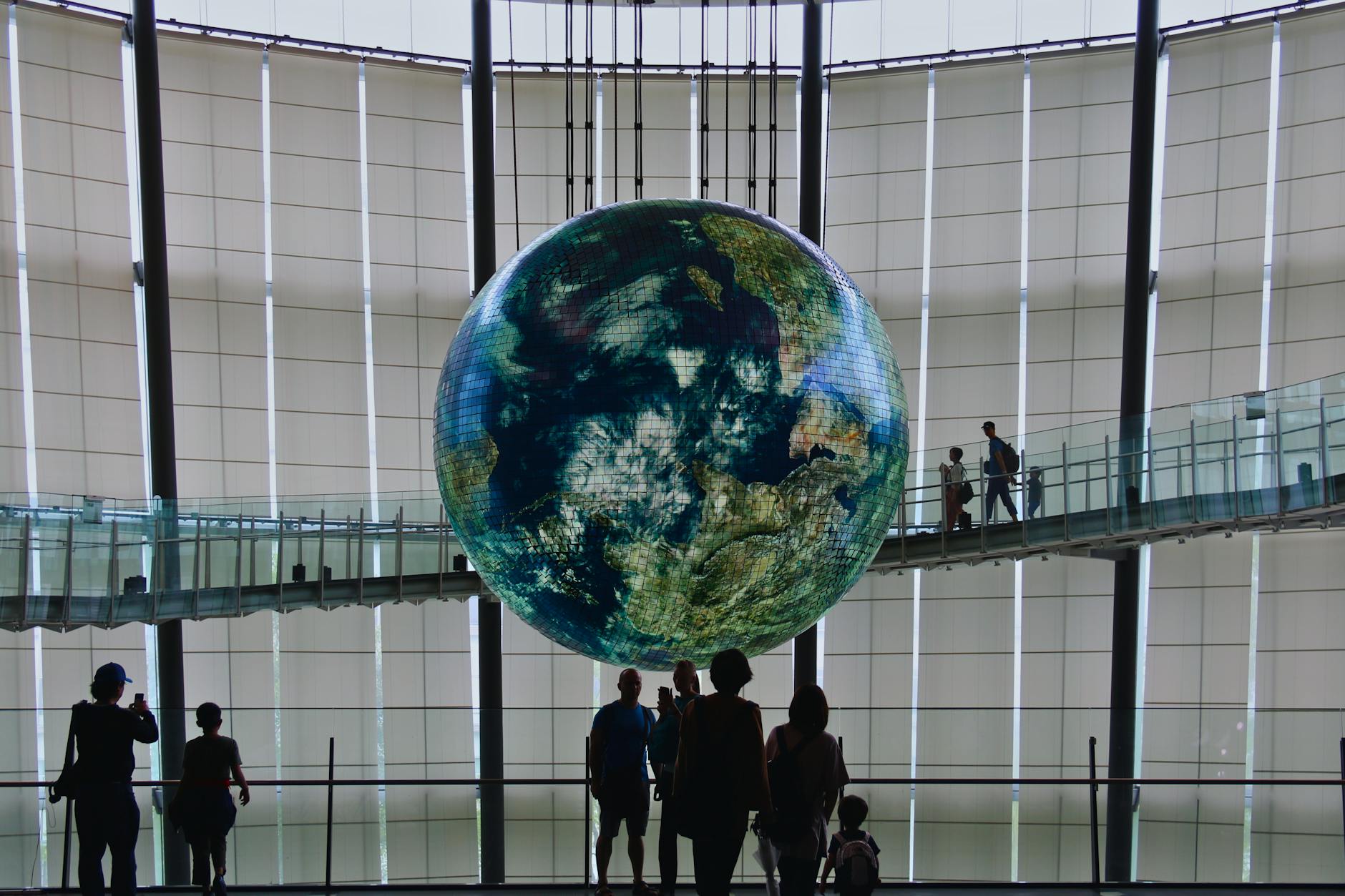teamLab Planets immersive art