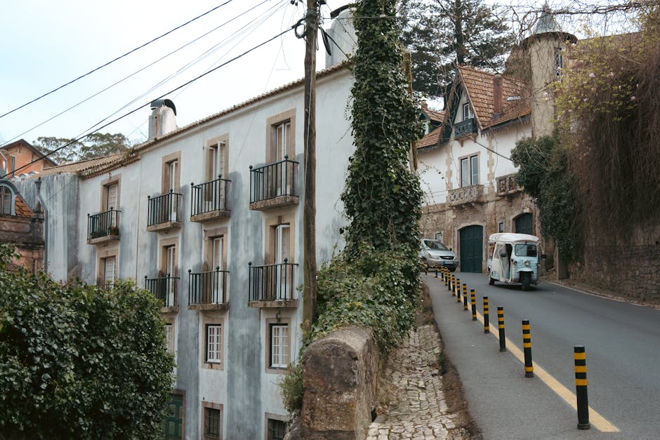 Lisbon tuk-tuk hills tour