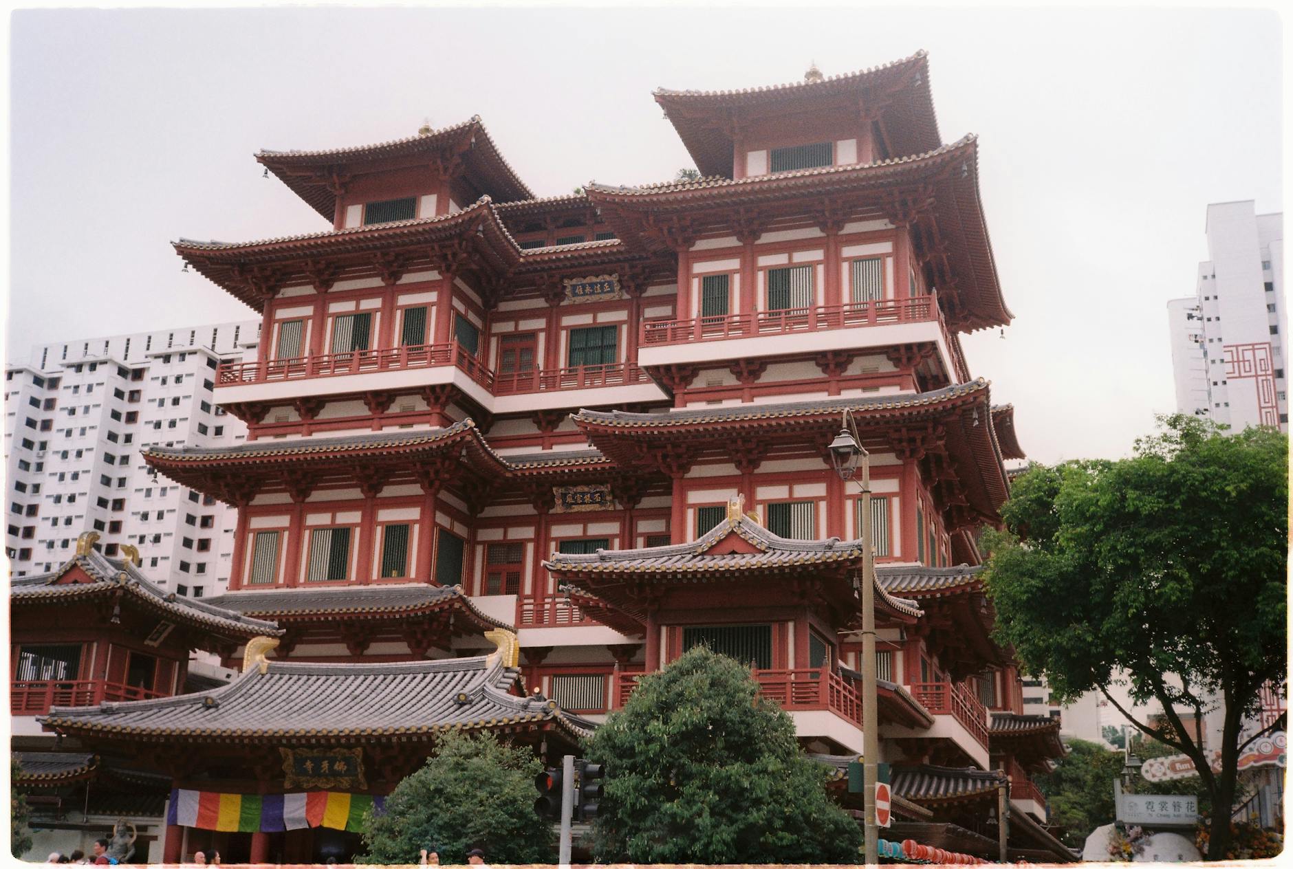 Chinatown + Buddha Tooth Relic Temple
