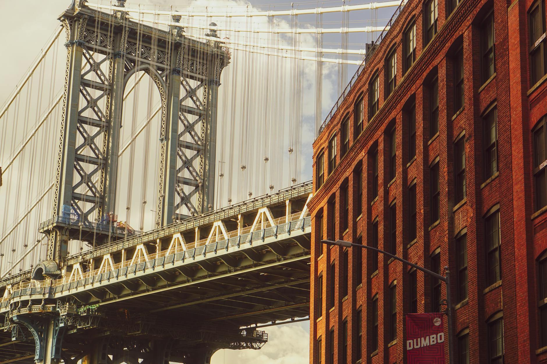 Brooklyn Bridge walk + DUMBO pizza